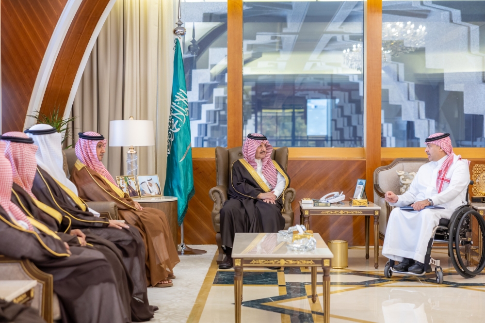 أمير الشرقية يستقبل إدارة جمعية طويق ويؤكد أهمية تأهيل الكوادر الوطنية