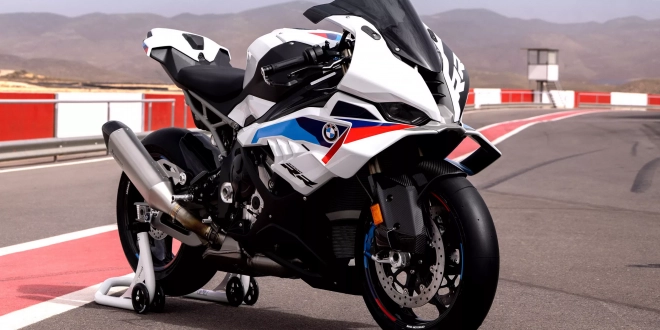 بي-إم-دبليو-تستدعي-دراجة-s-1000-rr-واحدة-فقط-بسبب-خلل-في-إشارة-الانعطاف