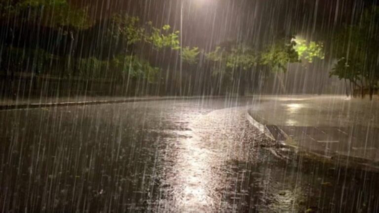 عاجل-إنذار-أحمر.-أمطار-غزيرة-على-أجزاء-من-الشرقية-حتى-5-صباحًا