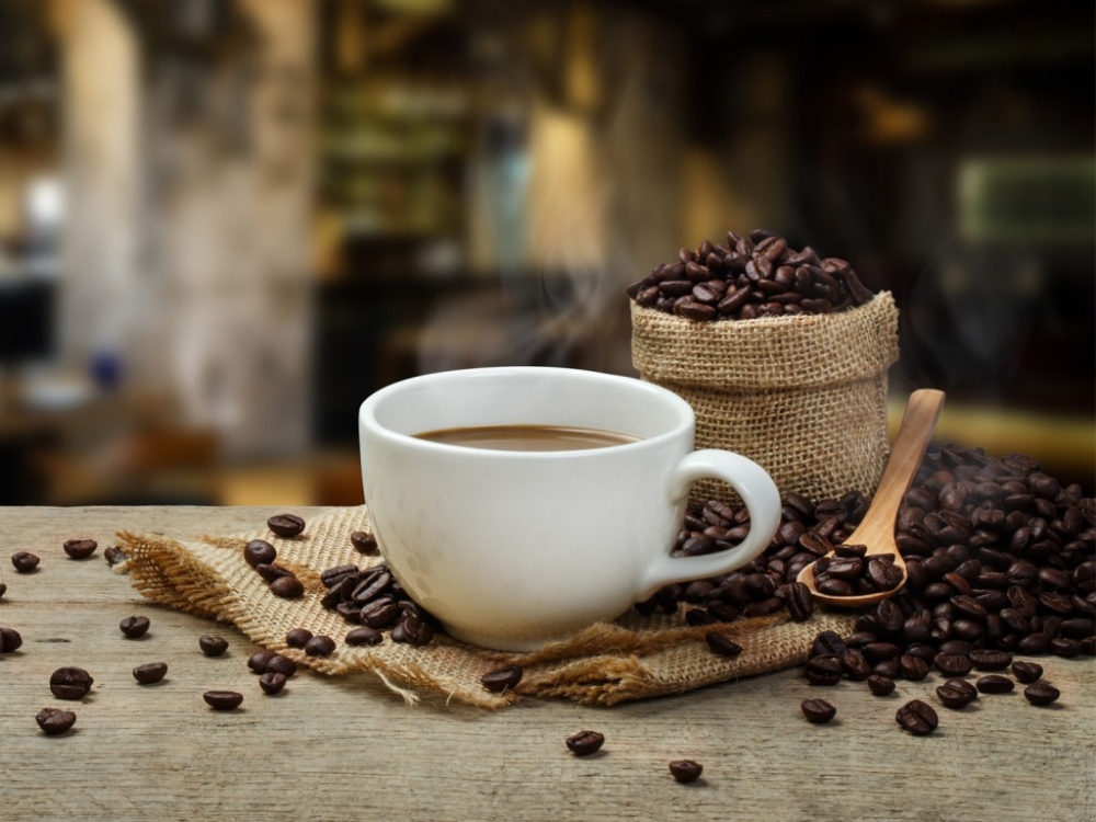 أسعار-القهوة-العالمية-تسجل-مستوى-قياسيًا-رغم-تراجع-عقود-البن-17%
