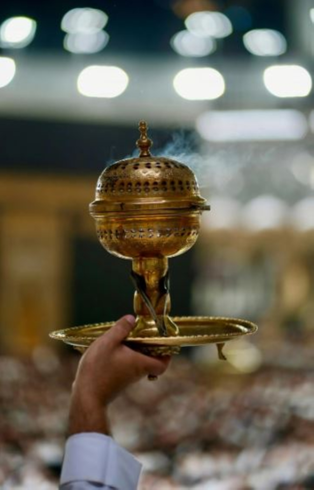 بأجود-أنواع-العطور.-تطييب-المسجد-الحرام-يعزز-أجواء-الطمأنينة-والروحانية