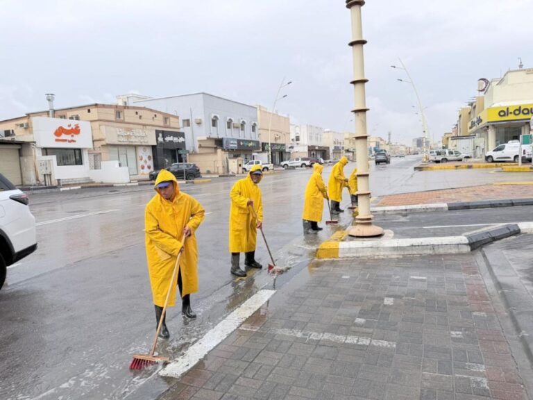 بقيق:-تصريف-24-ألف-م³-من-مياه-الأمطار-خلال-الحالة-المطرية