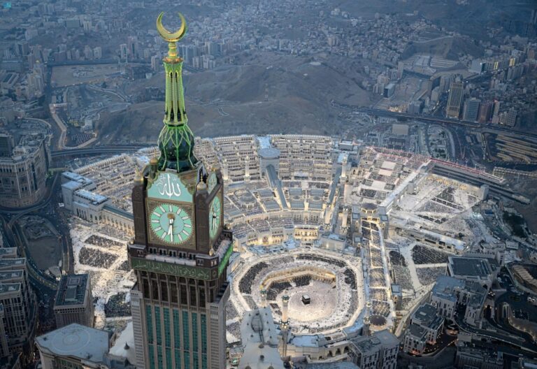 من-ارتفاع-شاهق.-توثيق-المشهد-الإيماني-في-المسجد-الحرام-ليلة-25-رمضان