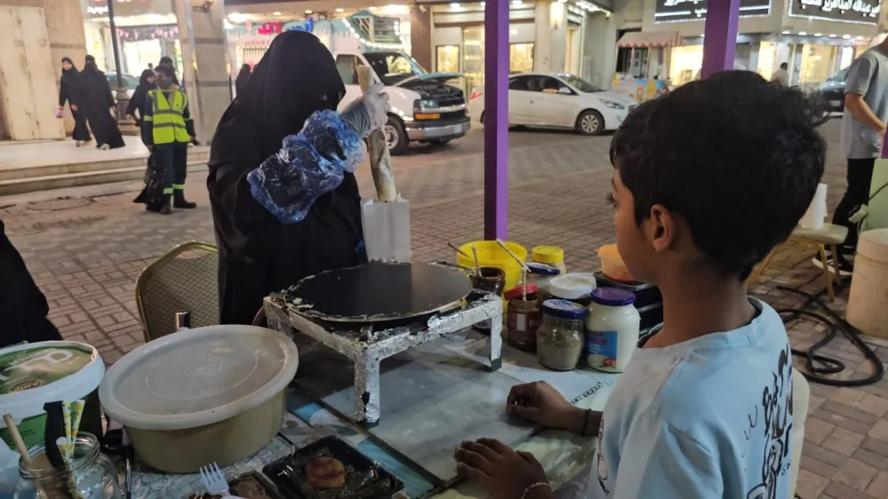 14 بائعاً و35 متطوعاً يفتتحون مبادرة «تمكين» بسوق مياس في القطيف