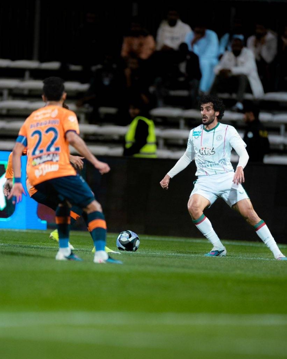 الاتفاق-يطالب-بالأجانب