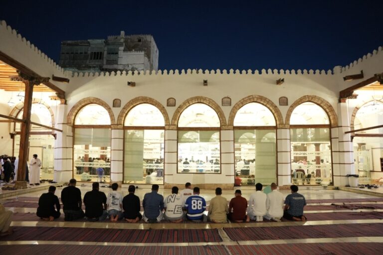 مسجد-الشافعي-بجدة-يجسد-14-قرنًا-من-الروحانية-وعبق-التراث-المعماري-الفاطمي