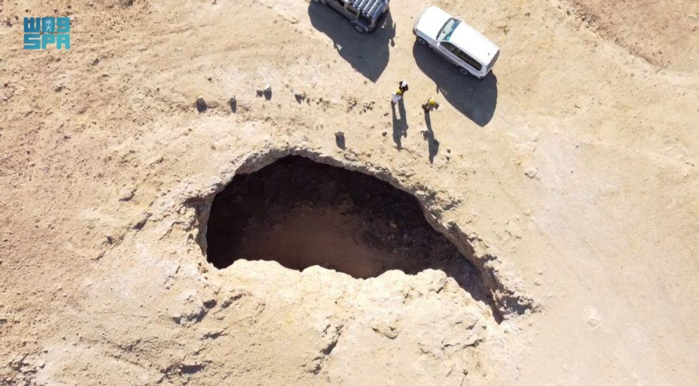 رفحاء.. ظاهرة فلكية ترسم "العقرب الأسود" على مدخل كهف الهبكة