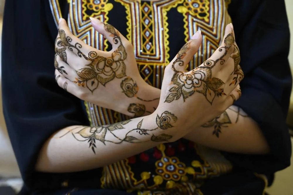 "الحناء".. أيقونة للجمال في حياة المرأة السعودية