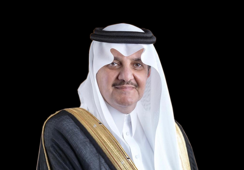 أمير-الشرقية-يؤدي-صلاة-عيد-الفطر-مع-جموع-المصلين-في-الدمام