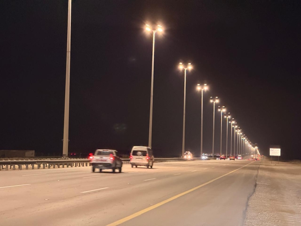 حركة-مرورية-نشطة-على-طريق-الدمام-–-الهفوف-خلال-إجازة-العيد