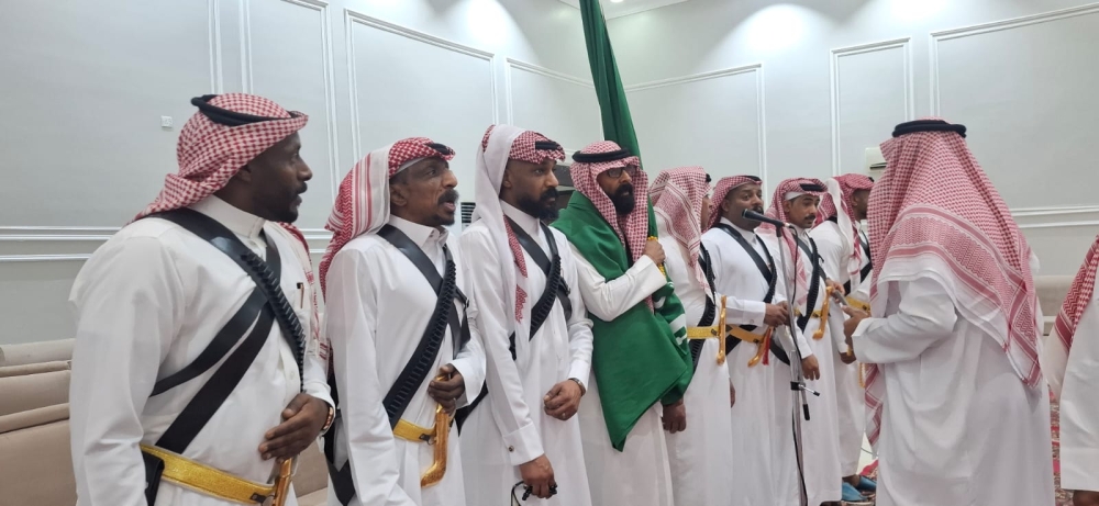 العرضة السعودية تزين احتفالات أهالي حي العيوني في المبرز بعيد الفطر