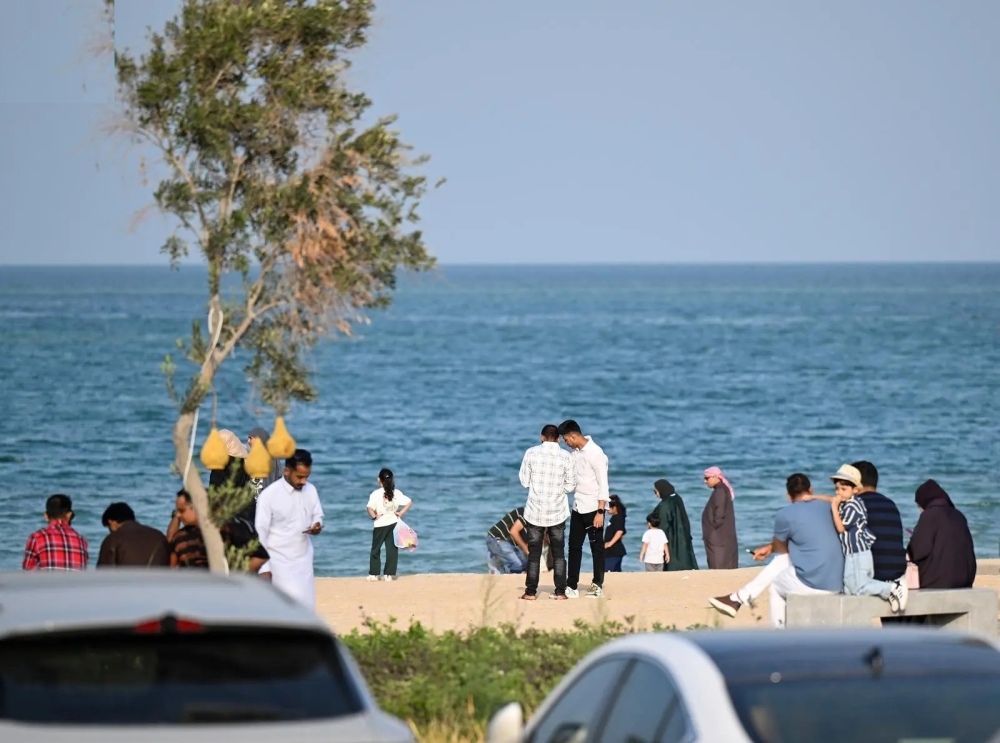 صور.-شواطئ-الشرقية-تستهوي-الزوار-والمصطافين-في-أيام-العيد