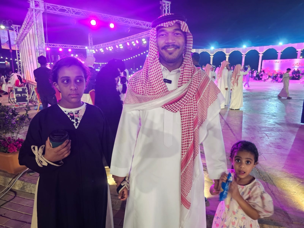 صور|-احتفالات-عيد-الفطر-تجذب-العائلات-إلى-متنزه-العبير-برأس-تنورة