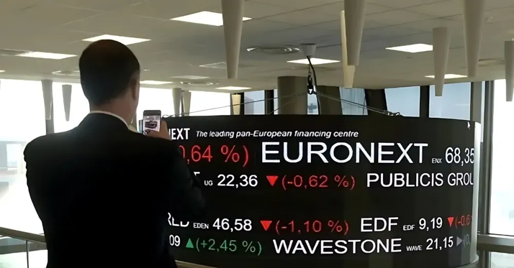 أسهم أوروبا تتراجع إلى أدنى مستوى في 4 أشهر