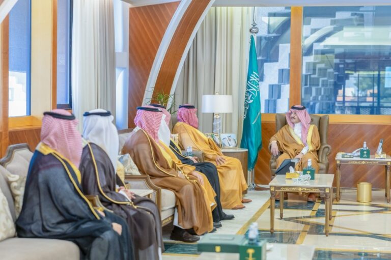 أمير-الشرقية-يستقبل-رئيس-وأعضاء-جمعية-بنك-الطعام-السعودي-“إطعام”