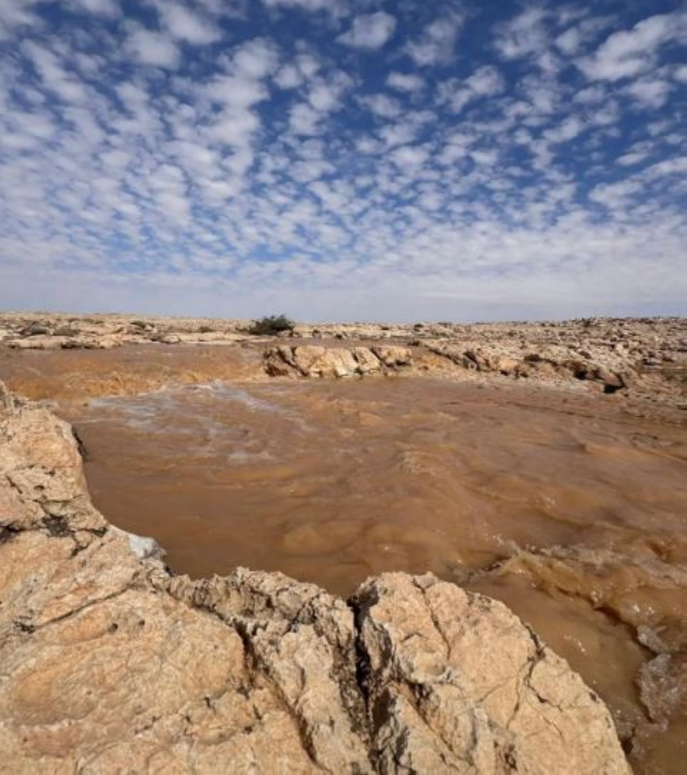 صور-|-جريان-“وادي-عيوج”.-لوحة-طبيعية-جذابة-وسط-التضاريس