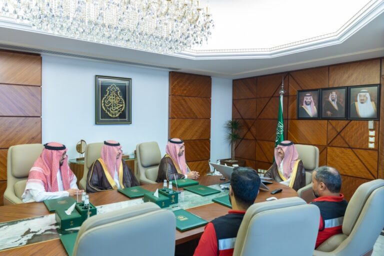 أمير-الشرقية-يطّلع-على-إنجازات-الهلال-الأحمر-ويشيد-بجهوده-الإسعافية-والإنسانية