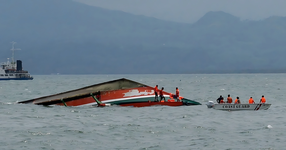 إندونيسيا.-البحث-عن-27-شخصًا-بعد-حادث-غرق-قارب