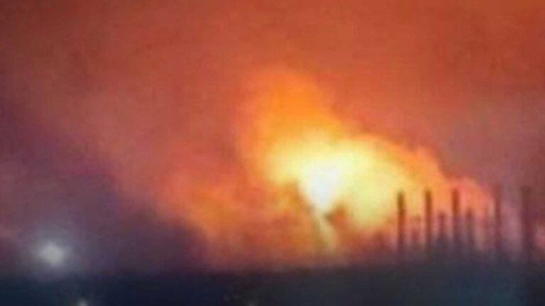 مقتل-شخصين-وإصابة-العشرات-في-انفجار-بأكبر-مصنع-للكيمياويات-في-روسيا