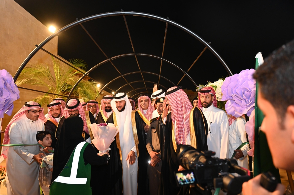 محافظ-القطيف-يفتتح-مهرجان-«عالم-النباتات-والزهور-الأول»