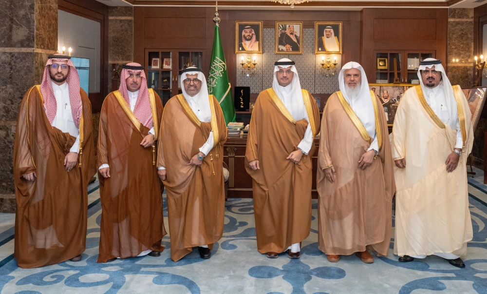 محافظ-الأحساء-يستقبل-رئيس-وأعضاء-مجلس-إدارة-جمعية-”رعاية“