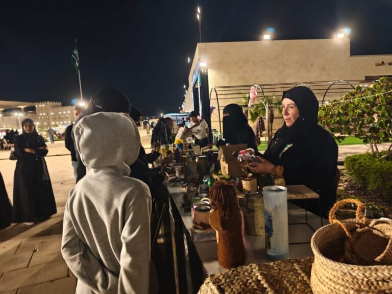 60-ركنًا.-مهرجان-النباتات-يحوّل-المخلفات-إلى-لوحات-جمالية-في-القطيف