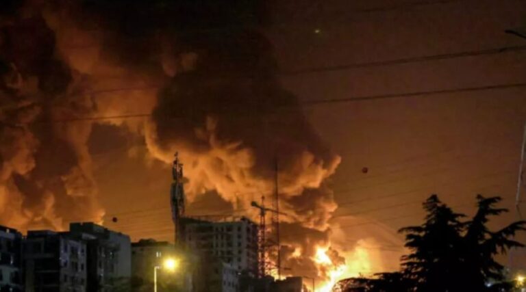 اندلاع-حريق-قرب-مطار-مشهد-شمال-شرق-إيران