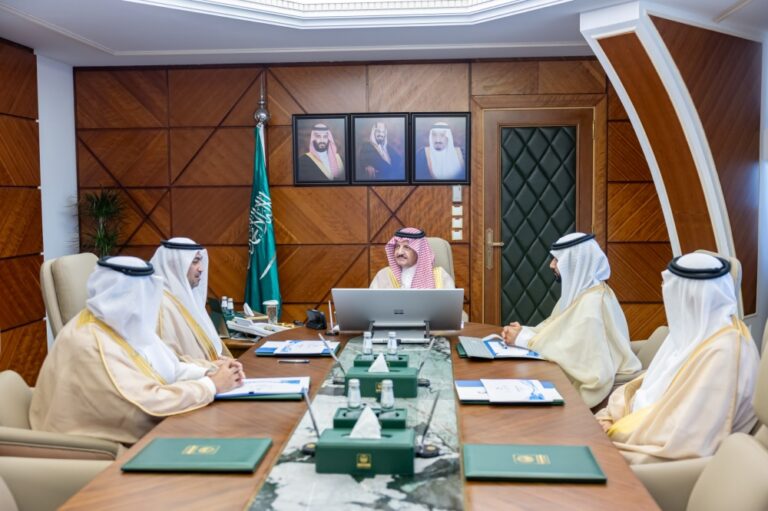 أمير-الشرقية-يستعرض-مشاريع-منظومة-المياه-ويشدد-على-كفاءة-الإمداد