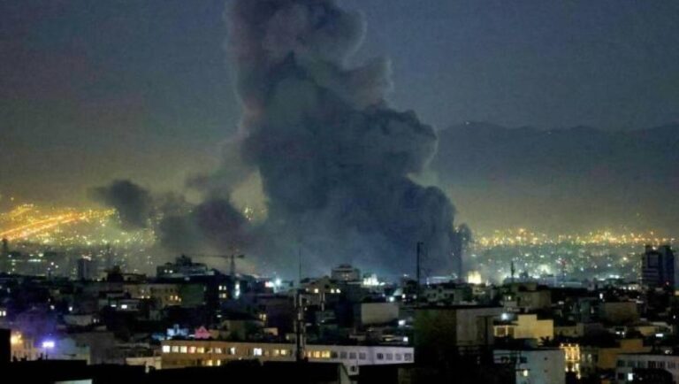 دويّ-انفجارات-عدة-في-طهران-وسط-تحليق-للطائرات-الحربية