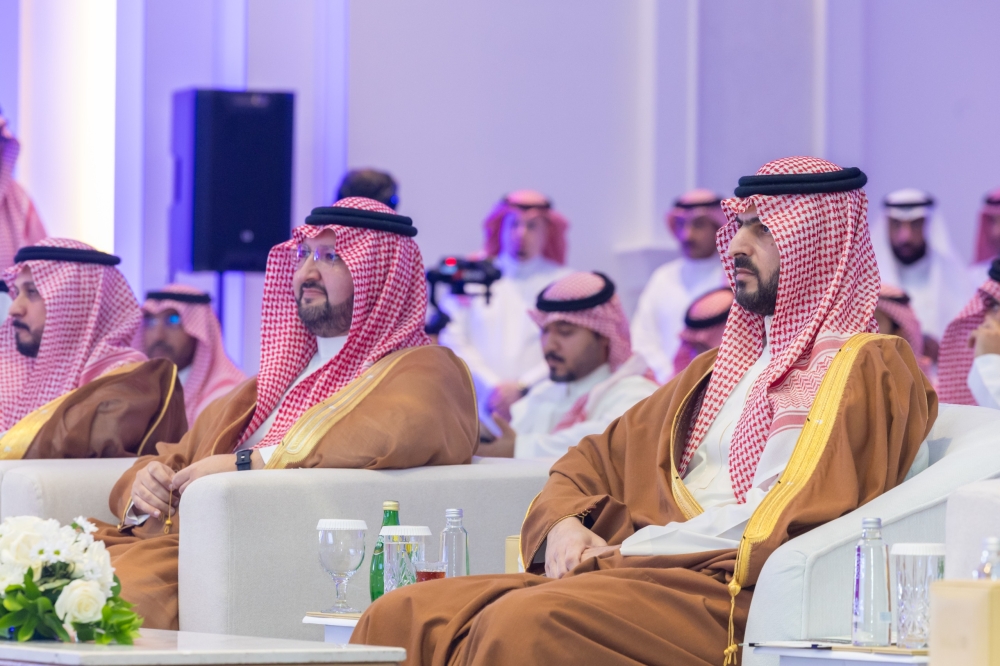 نائب-أمير-الشرقية-يرعى-حفل-تخريج-5,100-طالب-في-الجامعة-العربية-المفتوحة