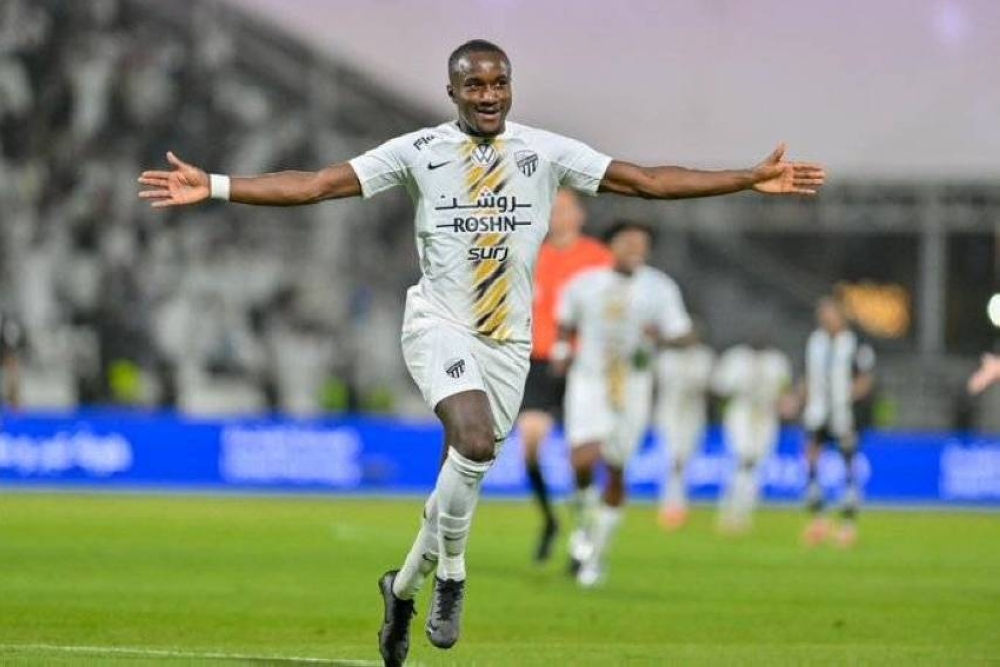 إيطالي-يستغل-توتر-علاقة-الفرنسي-والعميد