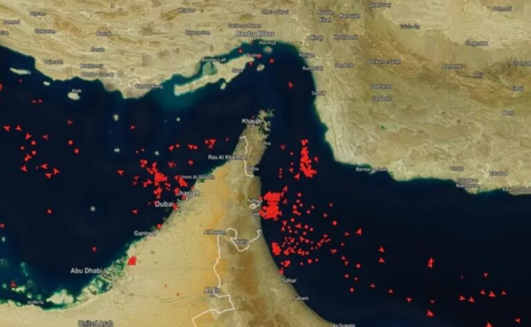 “سخيفة-ومضحكة”.-إيران-تعلّق-على-تهديدات-ترامب-بإغلاق-مضيق-هرمز