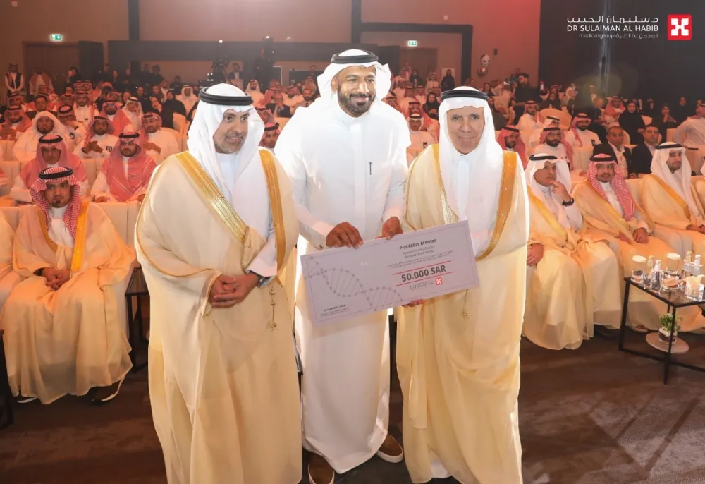 وزير الصحة يرعى حفل تخريج دفعة جديدة من دارسي أكاديمية الدكتور سليمان الحبيب وتتويج الفائزين بجوائز التميز البحثي