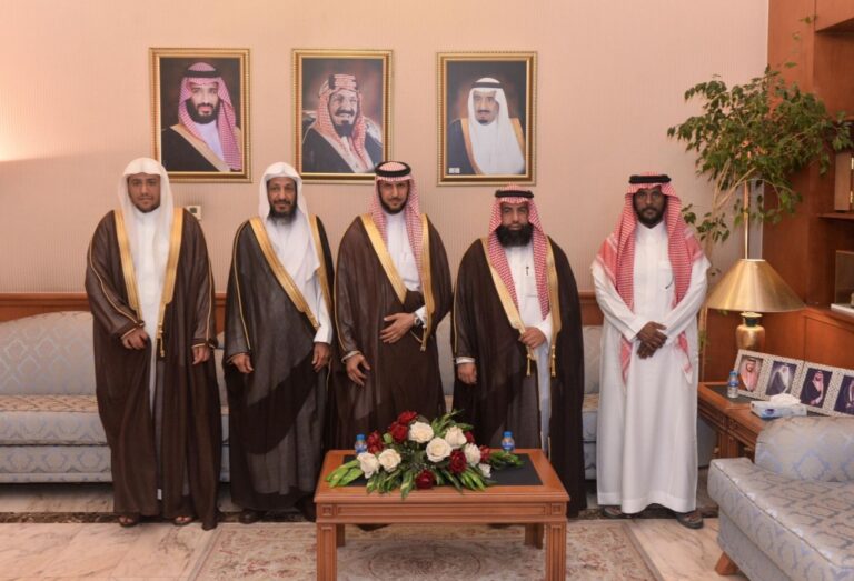 محافظ-القطيف-يستعرض-منجزات-جمعية-الدعوة-وبرامجها-التوعوية