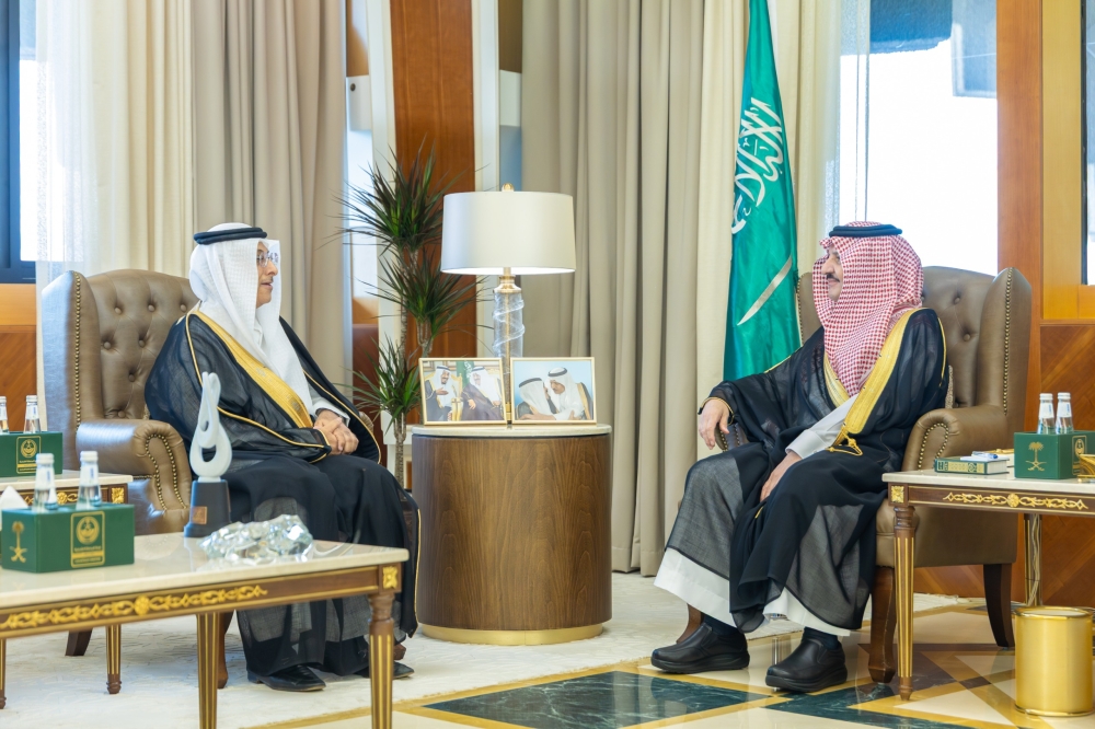 أمير المنطقة الشرقية يستقبل رئيس وأعضاء مجلس إدارة جمعية أصدقاء البيئة