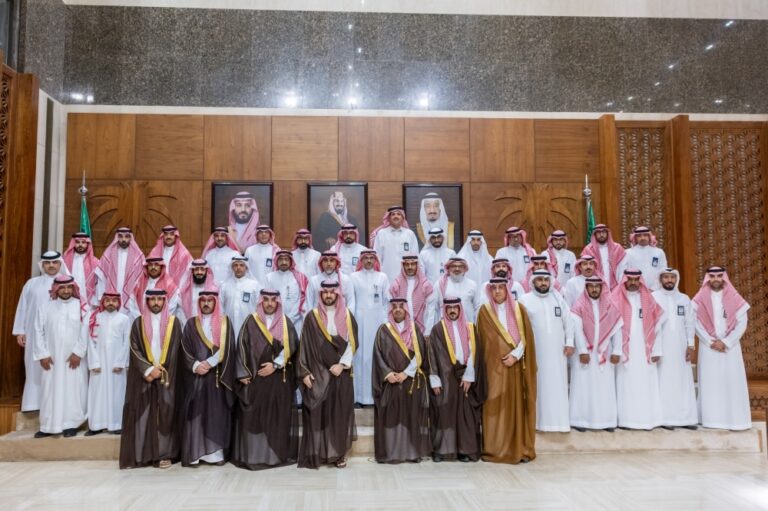 نائب-أمير-الشرقية-يستقبل-منسوبي-وزارة-التجارة-ويطّلع-على-جهود-تطوير-القطاع-التجاري