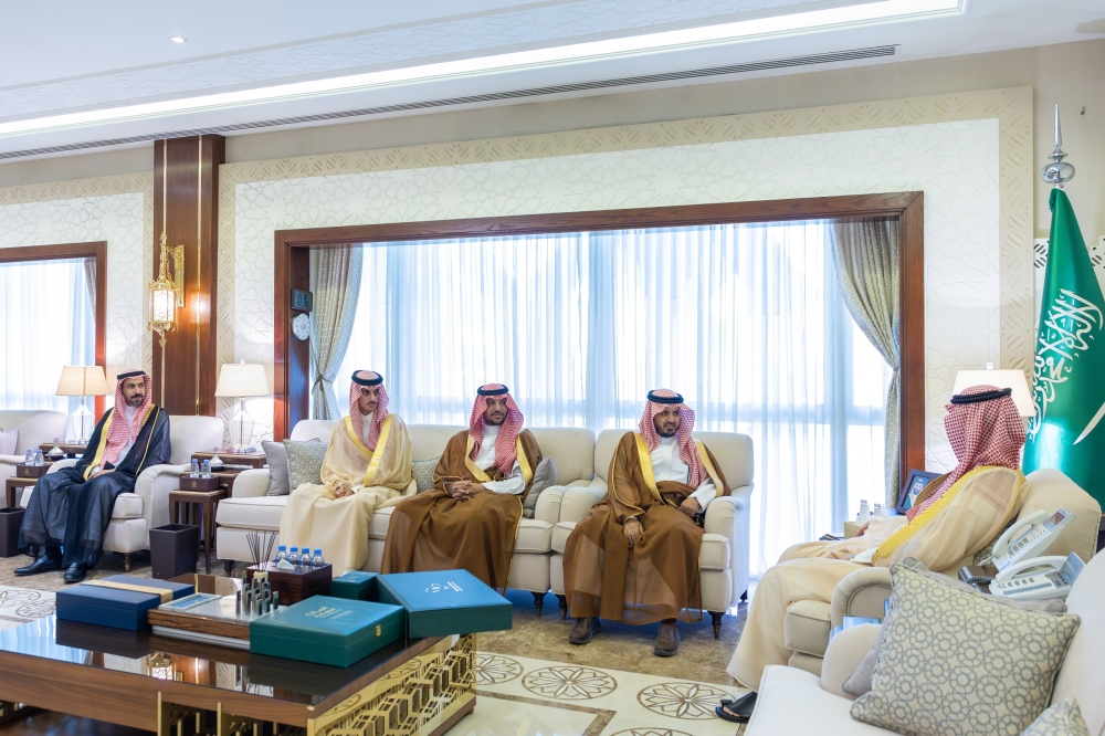 نائب أمير الشرقية يستقبل رئيس وأعضاء مجلس إدارة جمعية الصمان البيئية