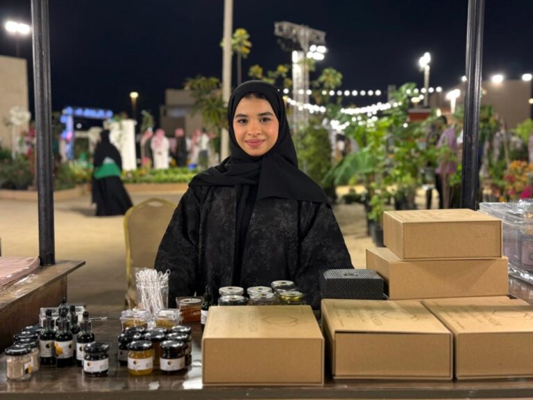 بدائل-صحية-مبتكرة.-نحالة-تحول-تبلور-«عسل-المانجروف»-إلى-مربى-طبيعي