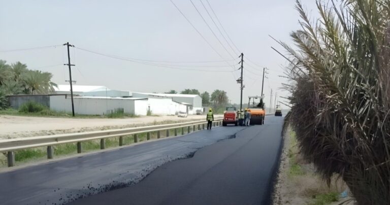 أعمال-سفلتة-وعلامات-أرضية.-تفاصيل-مشروع-تطوير-طريق-العقير-والطرف