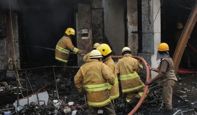 مقتل-20-شخصًا-وإصابة-6-في-حريق-بمصنع-للألعاب-النارية-جنوب-الهند