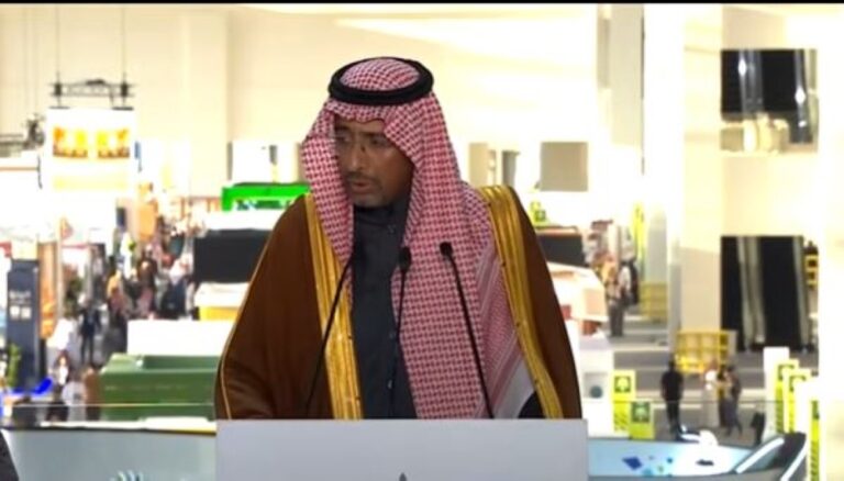 وزير-الصناعة:-الصادرات-غير-النفطية-تمثل-44%.-وإعادة-التصدير-تقفز-3-أضعاف