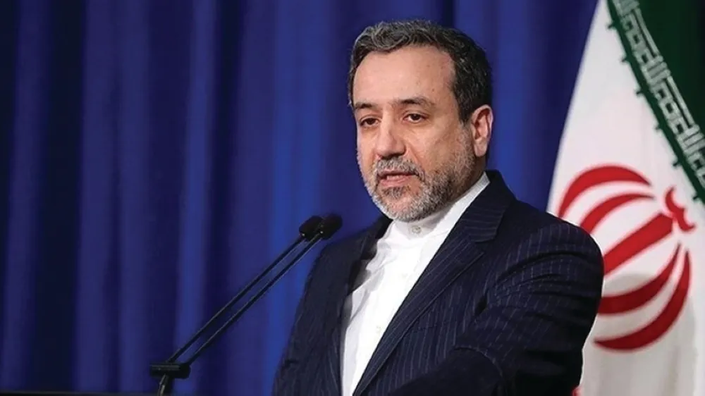 وزير خارجية إيران يصل إلى إسلام آباد قبيل محادثات مرتقبة مع أمريكا