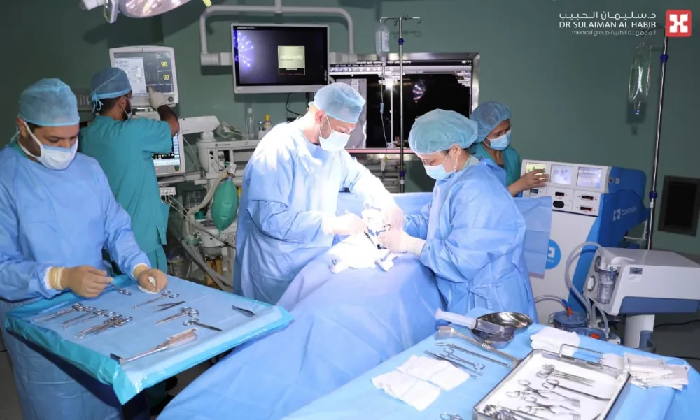 استئصال-ورم-نشأ-بمنطقة-حساسة-في-الرقبة-بعملية-دقيقة-بمستشفى-الدكتور-سليمان-الحبيب-بالخبر