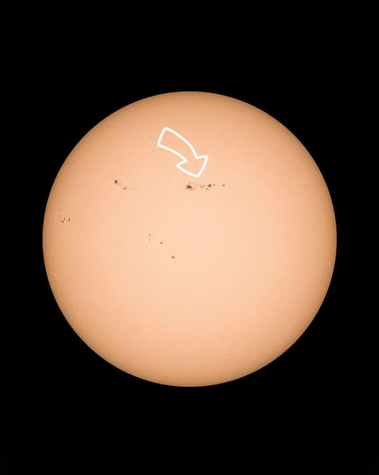 فلكية-جدة:-بقعة-شمسية-نشطة-تواجه-الأرض.-وتوهجات-قوية-محتملة-خلال-أيام