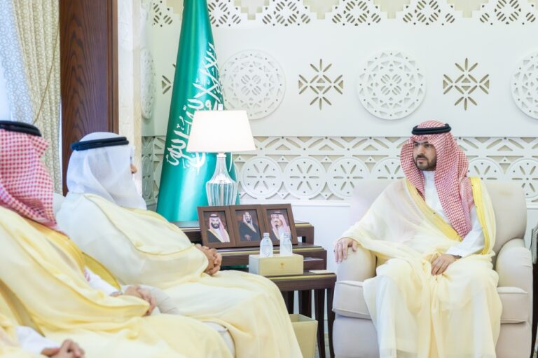 نائب-أمير-الشرقية-يستقبل-الجهات-الداعمة-لمهرجان-ربيع-النعيرية-24