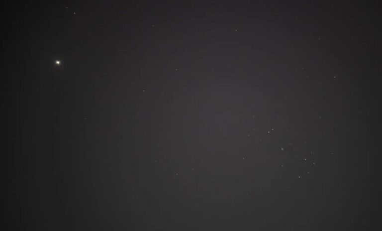 شاهد.-اقتران-نجمي-ساحر-يجذب-عشاق-الفلك-في-سماء-المملكة