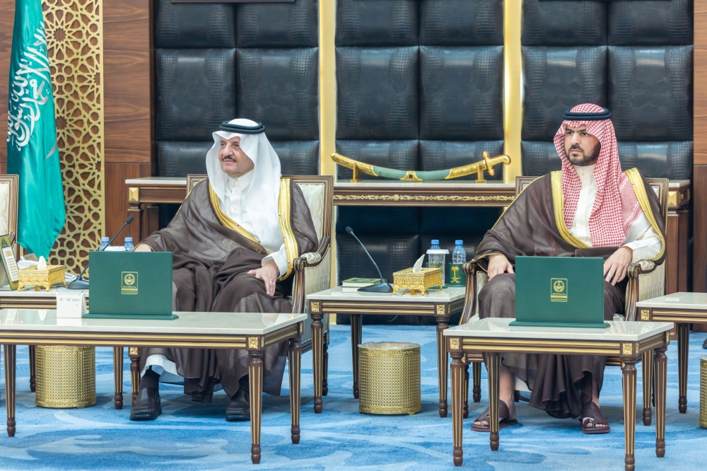 أمير الشرقية يستقبل منسوبي جامعة الأمير محمد بن فهد ويثمن إنجازاتها العلمية