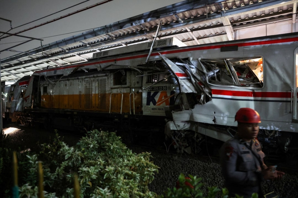قتيلان-على-الأقل-جراء-تصادم-قطارين-قرب-جاكرتا