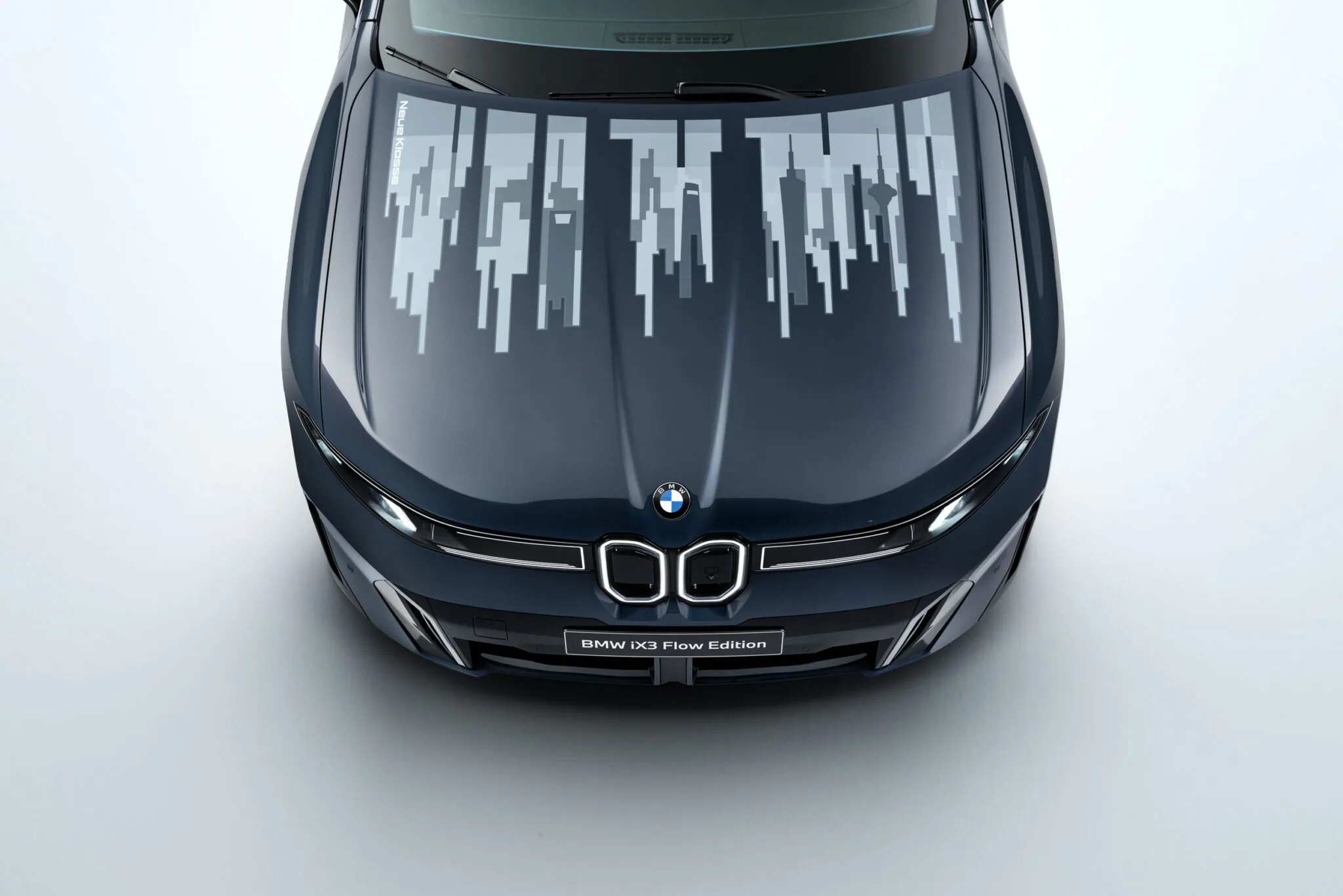 بي-إم-دبليو-ix3-flow-edition-تحول-غطاء-المحرك-للوحة-فنية-متحركة