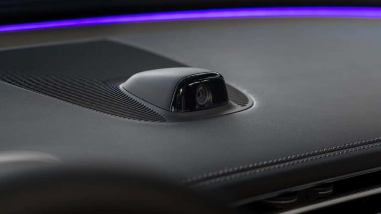 سيارتك-قد-تراقب-كل-تصرفاتك-أثناء-القيادة-قريباً